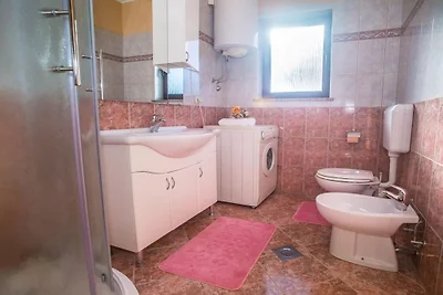 Dvori z basenem