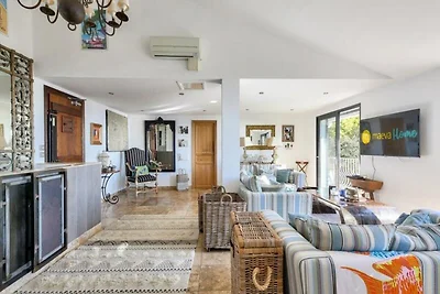 Villa mit Pool und Meerblick an der Côte...