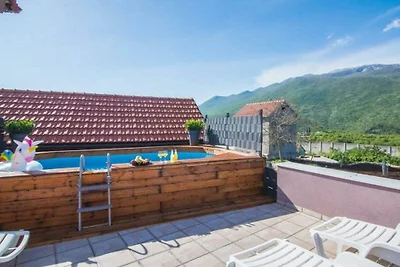 Bellezza della natura con piscina e...