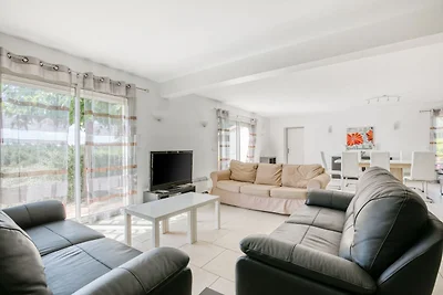 Geräumige Villa mit Pool in Le Canet