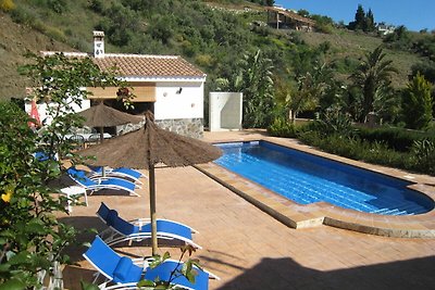 Luxusvilla in Sayalonga mit privatem Pool