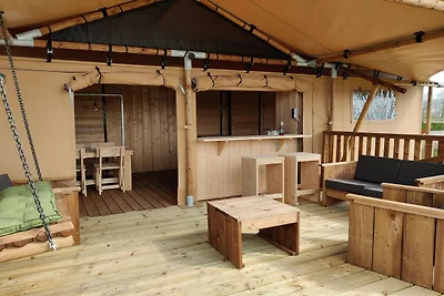 Glamping-Zelt mit Klimaanlage und Blick auf d...