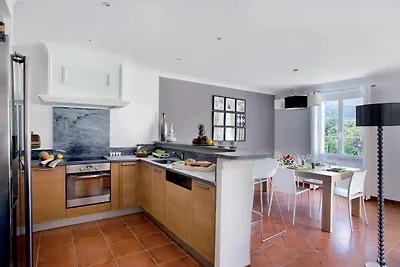 Geräumige Villa in Cavalaire-sur-Mer für 8...