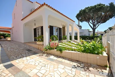 Schönes Ferienhaus in Vilamoura mit Grill