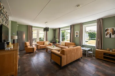 Villa in Andijk mit Whirlpool und Garten
