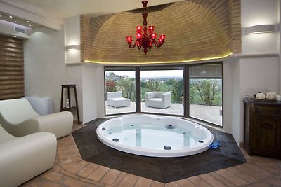 Moderne Villa in Montefiascone, Italien mit...