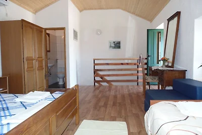 Ferienhaus in Starigrad mit Garten