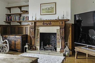 Pet-Friendly Holiday Home with Scenic Views, ...