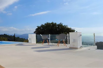 Villa in Kalo Nero mit Schwimmbecken
