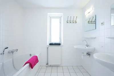 Villa ristrutturata con 2 bagni, spiaggia a 6...