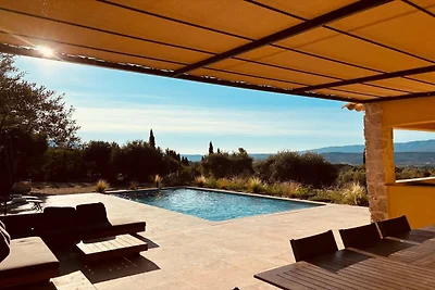 Villa panoramica con piscina
