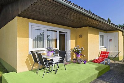 Bungalow on Lake Klopein with garden