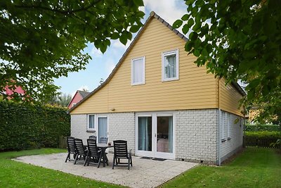 Geräumiges Ferienhaus mit Sauna in Strandnähe