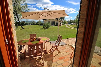 Agriturismo con piscina a Montelabbate