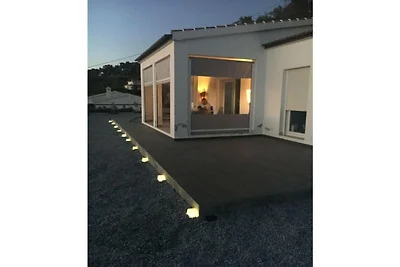 Bungalow in Sayalonga mit Barbecue