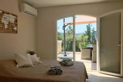 Villa a Le Plan-de-la-Tour con piscina
