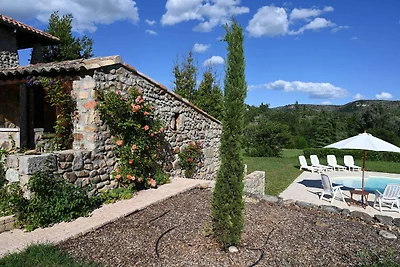 Spaziosa villa con piscina a Largentière