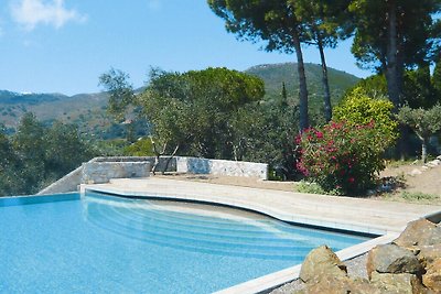 Villa Grassera mit Gemeinschaftspool in Rio...