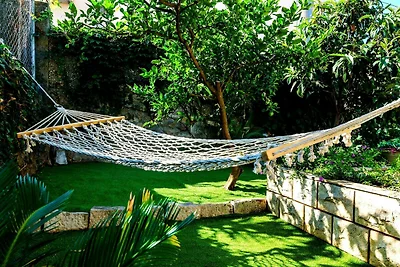 Rustykalna kamienna willa z basenem i ogrodem