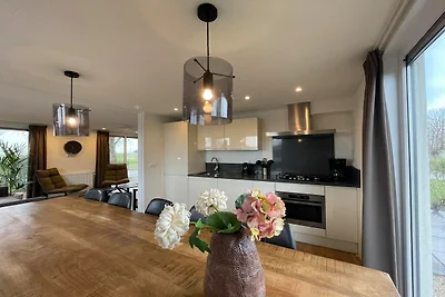 Villa with 5 bedrooms and 2 bathrooms