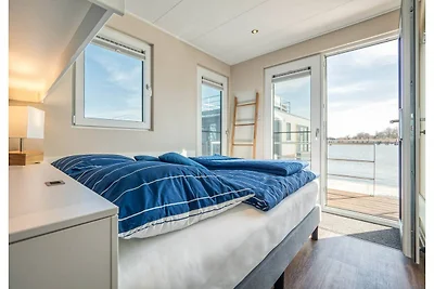 Helle Basis mit Zugang zur Küste