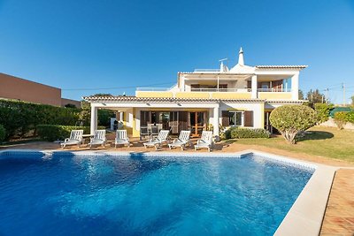 Gemütliche Villa in Albufeira mit Pool