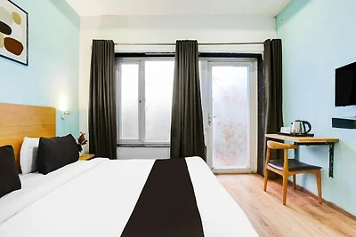 Super Townhouse Rohini Sector 23