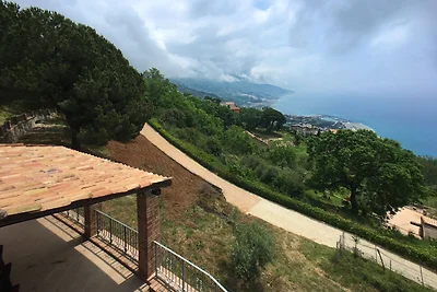 Schönes Bauernhaus in Cetraro mit Terrasse