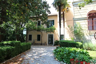 Lussuosa casa vacanze con giardino a Romano...