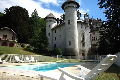 Gemütliches Schloss mit Pool