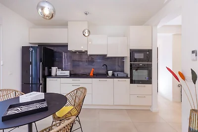 Apartment Life Plus-Two Bedroom Apartment wit...