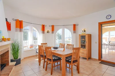 Villa mit Meerblick und Swimmingpool in...