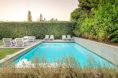 Villa a Pietrasanta vicino Alpi Apuane