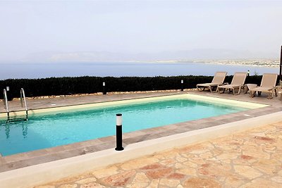 Villa with swimming pool and panorama