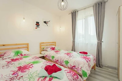 Schönes Haus mit 2 Schlafzimmern in Peroj