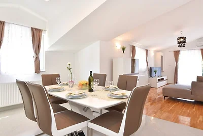 Five Bedroom Holiday Home