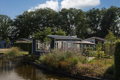 Schönes Chalet in einem Ferienpark mit Geschi...