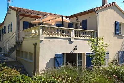 Villa mit Garten in der Nähe des Golfplatzes