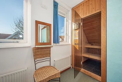 Schöne Villa mit Veranda in einem Ferienpark ...