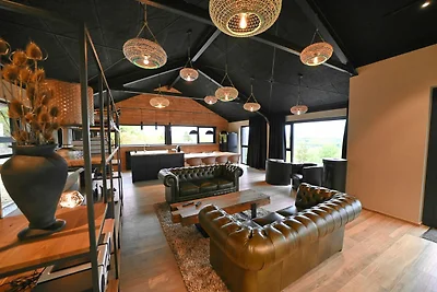 Luxuriöses Ferienhaus mit Innenpool