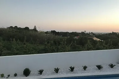 Moderne Villa in Lissabon mit Pool und...
