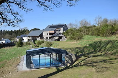 Luxuriöse Villa mit Sauna und Whirlpool in Na...