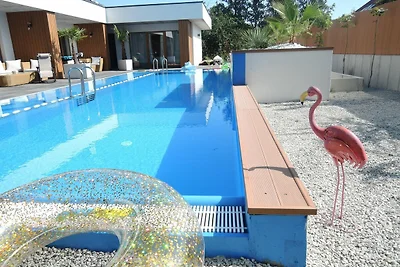 Casa con piscina privata e sauna a...