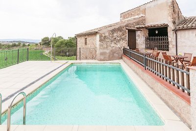 Chalet typique avec piscine en Catalogne, en...