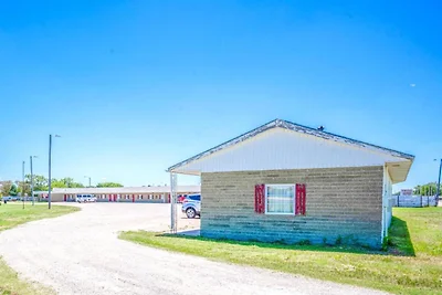 La Crosse, Kansas | 2 Queensize-Betten