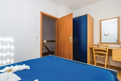 Two Bedroom Holiday Home with Sea View