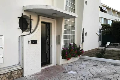 Designstudio mit Terrasse und Strand