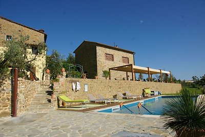 Schönes Ferienhaus in Vinci mit Swimmingpool