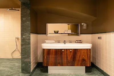 Palais Bourbon Hotel – Zimmer 15 – 2P –...