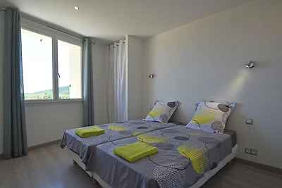 Moderne Villa mit privatem Pool